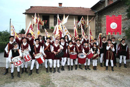 Gruppo Sbandieratori E Musici Besnate performing at Clane Festival